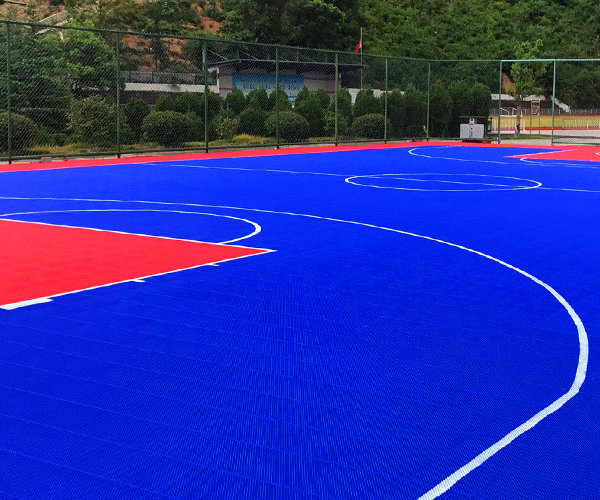 張家港籃球場室外拚裝国产日皮视频